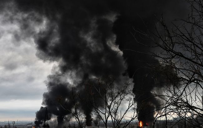 Под Мариуполем сдетонировал вражеский склад боеприпасов, продолжается пожар