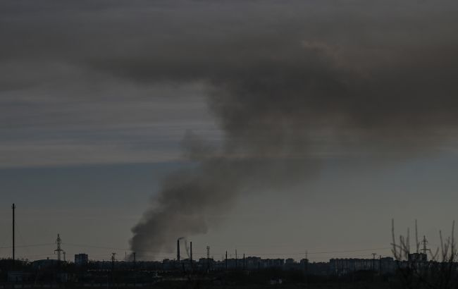 Россияне массированно обстреляли Константиновку: возникли пожары, есть раненый