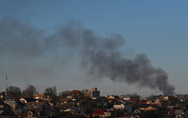 У Херсоні гучні вибухи, росіяни обстрілюють місто з РСЗВ, - соцмережі
