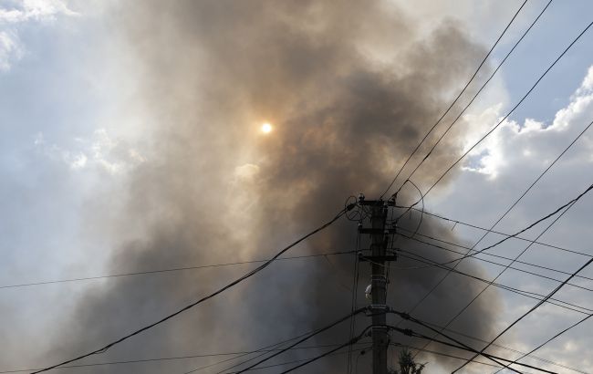 В Белгородской области громко: раздаются взрывы и виден дым (видео)