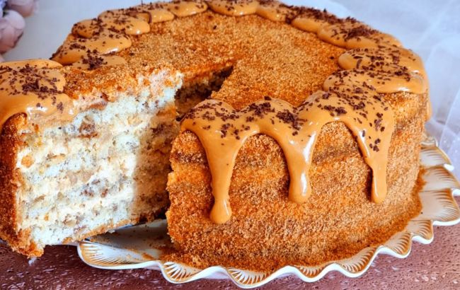 Королівський святковий торт з найпростіший інгредієнтів: вразить смаком ваших рідних