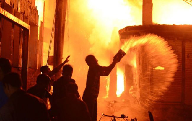 У Бангладеш під час пожежі в офісному будинку загинули семеро людей
