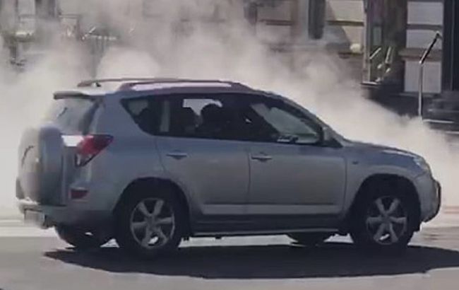 В центре Киева прорвало трубу с кипятком