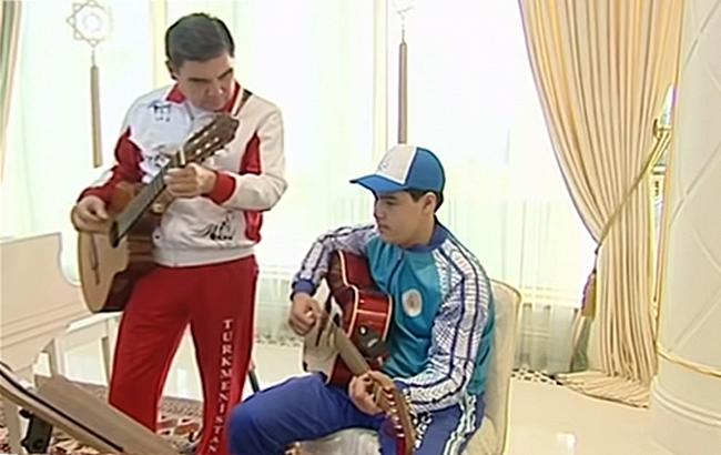Президент Туркменістану придумав і зачитав з онуком реп (відео)