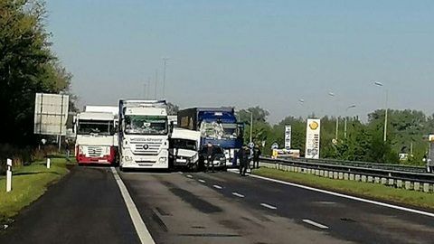 На трасі під Києвом сталися масштабні ДТП, транспорт застряг у пробці