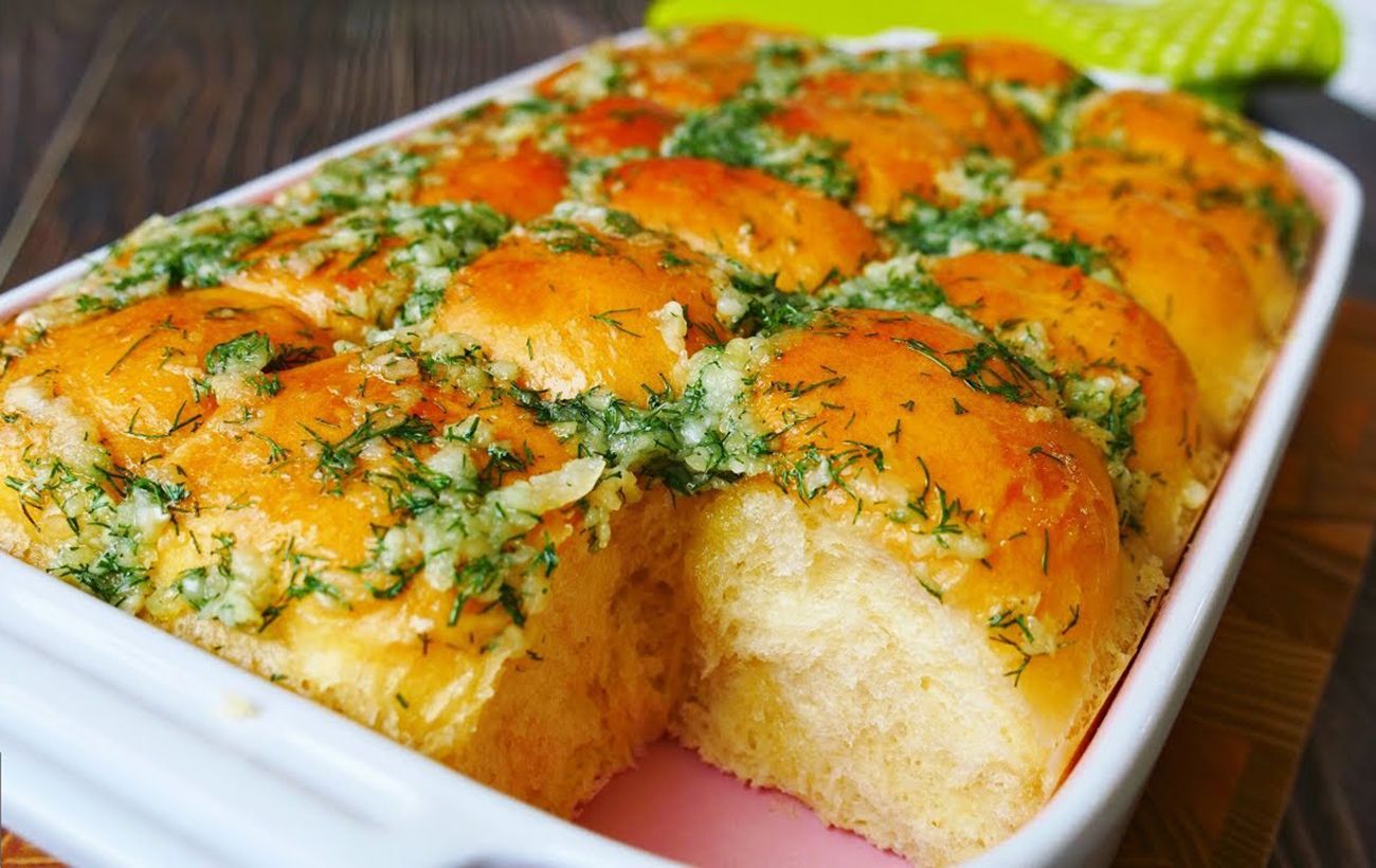 Картофельные пампушки с укропно-чесночным соусом