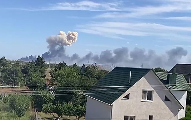 У Сакському районі Криму оголосили евакуацію після вибухів на авіабазі