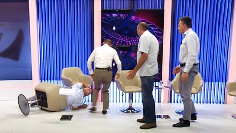 Экс-советник президента Молдовы подрался с бывшим замглавы МВД в прямом эфире