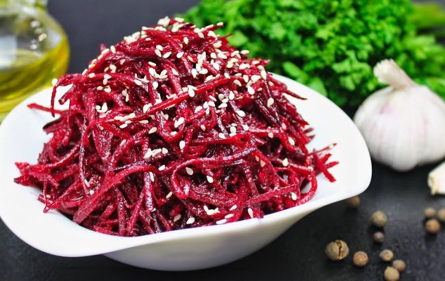 Смачний буряк по-корейськи: рецепт пікантного салату за 15 хвилин