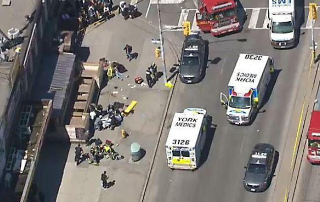 Наїзд на пішоходів в Торонто: у мережі з'явилося відео затримання озброєного злочинця