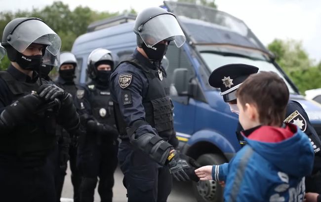 Тяжелобольного мальчика приняли ряды патрульной полиции: трогательное видео
