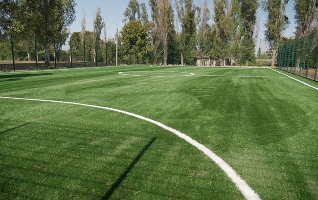 Директора ДЮСШ подозревают в хищении 9 млн гривен на ремонте футбольных полей