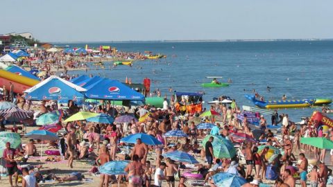 Українці після відпочинку на курортах на Азовському морі скаржаться на інтоксикацію