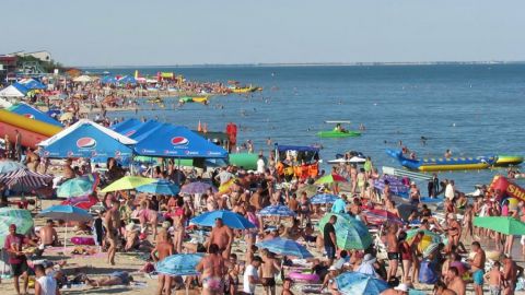 На пляже курортной Кирилловки юношу убило током: после ЧП закрыли водные аттракционы