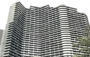 Як виглядає найбільша багатоповерхівка у світі, де живе 30 тисяч людей і є все для комфорту