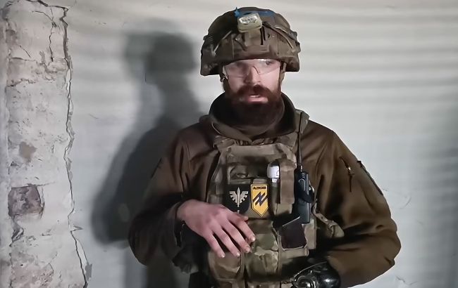 Делают невозможное. "Азов" показал, как выбивает россиян с захваченных позиций (видео)