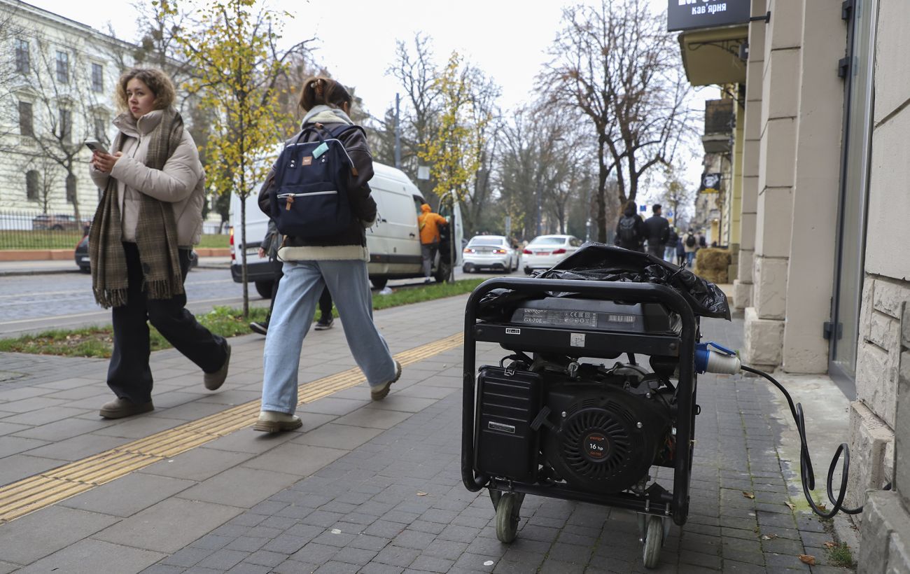 У Києві продовжать відключати світло 25 листопада: оприлюднено графіки