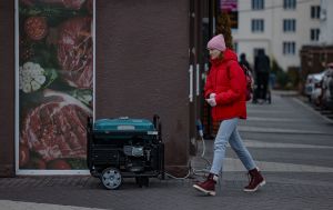 Без світла до 6 годин: де і як в Україні сьогодні діють графіки (список)