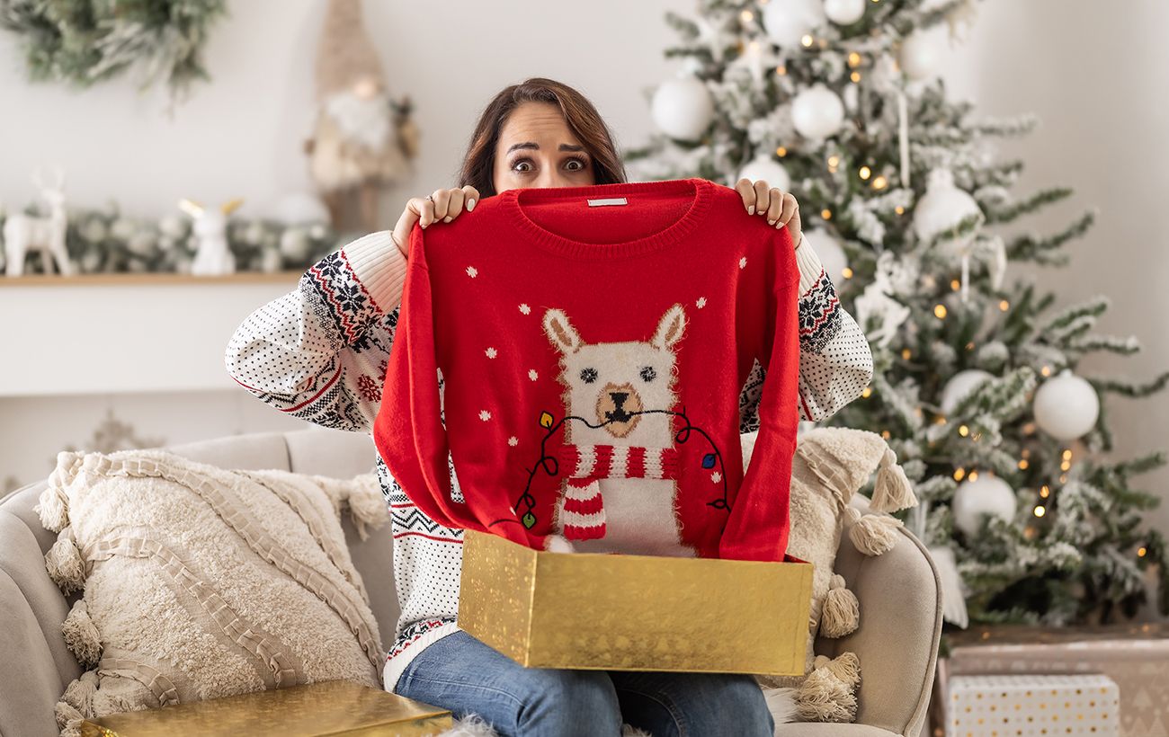 Рукавички, сорочки та хустка: який одяг не радять дарувати рідним народні прикмети