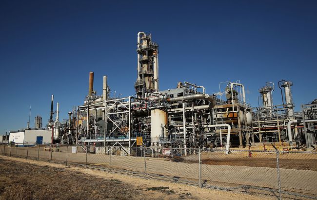 Саудівська Аравія і ОАЕ економлять нафту в очікуванні енергокризи, - Reuters