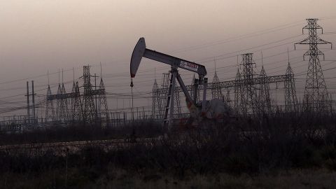 Нафта знову дорожчає після падіння нижче 100 доларів за барель