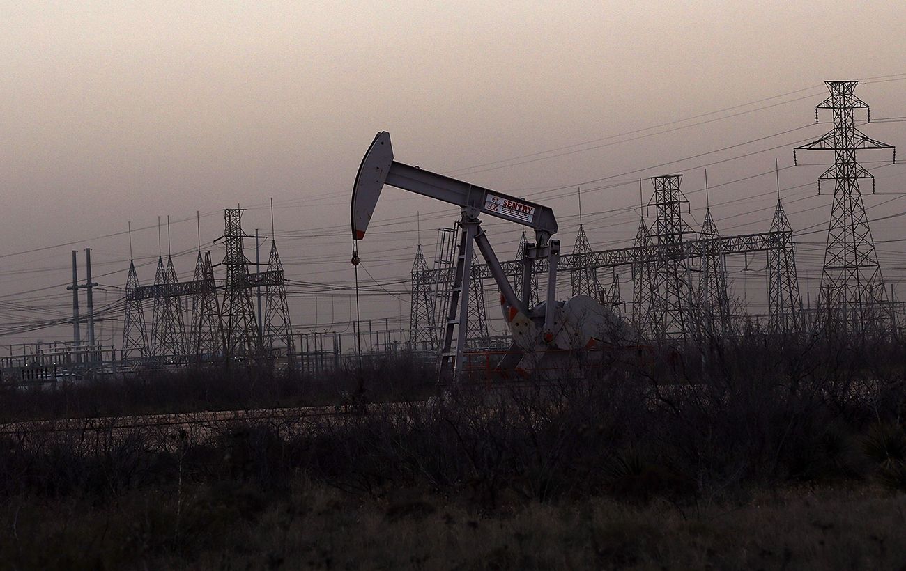 Після тижнів падіння ціни на нафту знову почали зростати: Вloomberg назвав причину