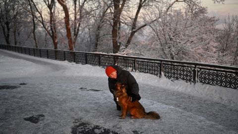 Погода резко меняется: где сегодня потеплеет и когда ждать осадков