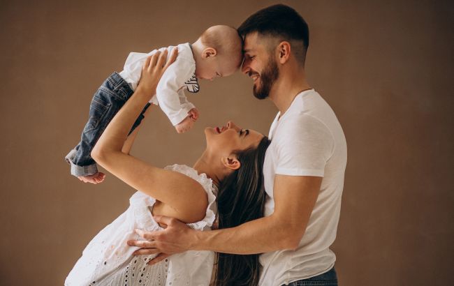 З кожної українки - по три дитини. Демограф пояснив, чому це критично важливо для країни