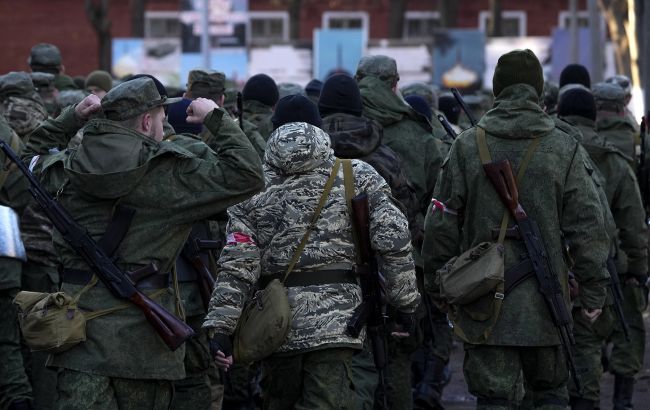 Мобилизированные зеки-оккупанты в Луганской области бегут от "своих" с оружием, - ОВА