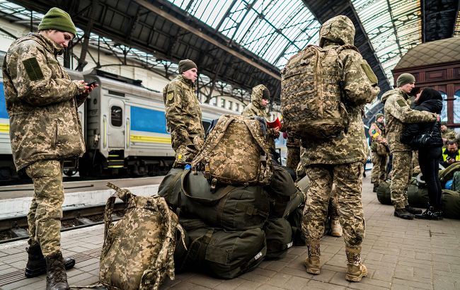 Мобилизация в Украине: нужно ли мужчинам-переселенцам становиться на учет в военкомате