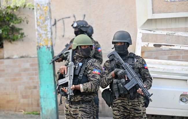 Восстание банд, столица в осаде и эвакуация посольств. Что происходит на Гаити