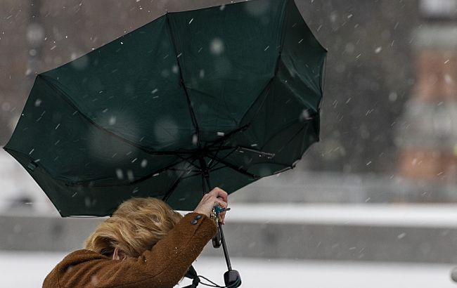 У Києві сьогодні сильні пориви вітру. Як поводитися в таку погоду
