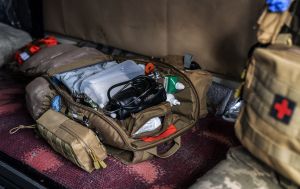 Не лише турнікет: 7 речей, які мають бути у "бойовій" аптечці кожного цивільного