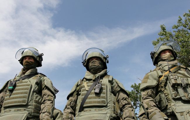 Усиливают оборону. Партизаны в Крыму зафиксировали колонну оккупантов со спецтехникой (фото)