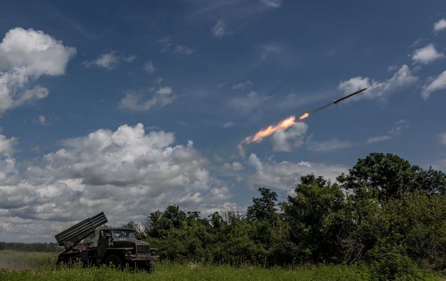 Украинские артиллеристы уничтожили состав БК россиян под Бахмутом. Сырский показал видео