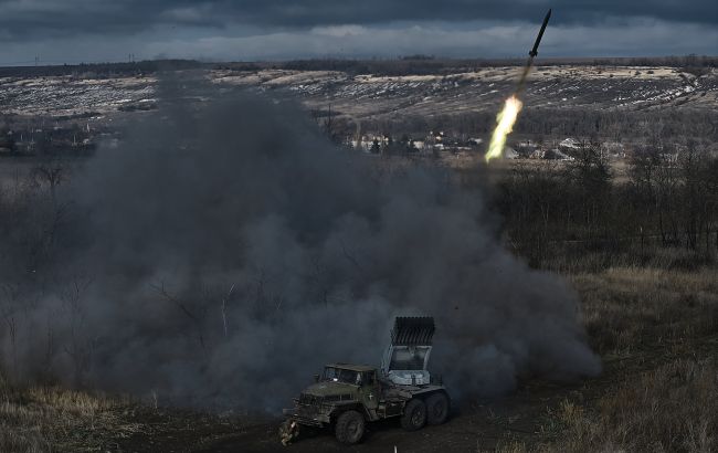 Україна вже виробляє ракети із дальністю понад 640 км та аналог HIMARS, - WP