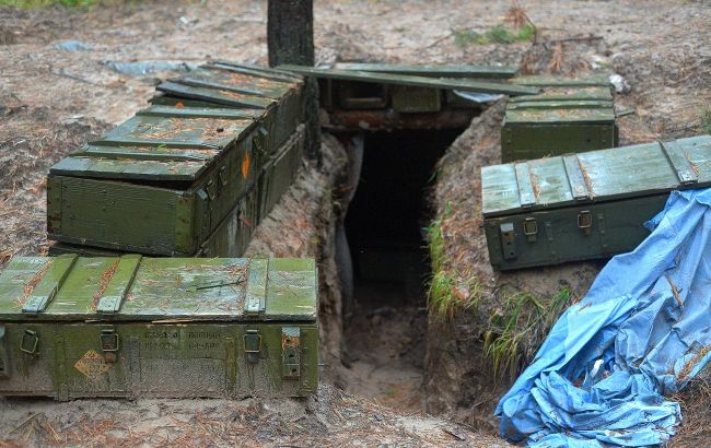 Подыскивают транспорт для побега. В Мелитополе оккупанты начали реконструкцию танка-памятника