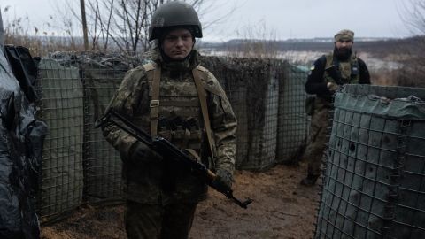 Волонтери просять про термінову допомогу військовим добратися до заблокованого Маріуполя