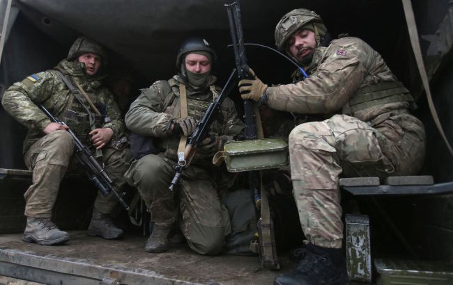 Десантники уничтожили позицию и боеприпасы россиян под Луганском (видео)