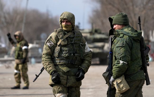 В окупованому Скадовську солдати РФ просять гроші у місцевих на утримання