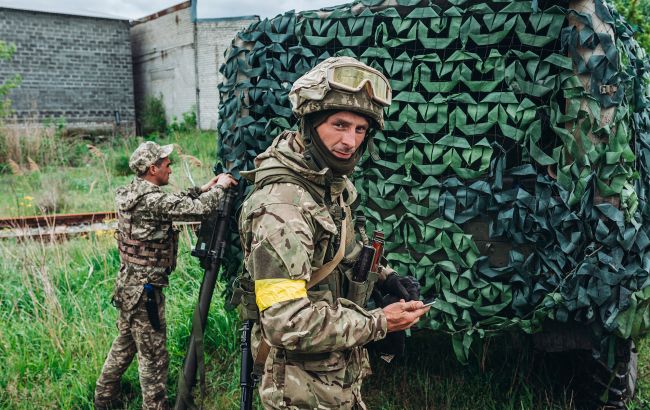 На востоке украинские защитники уничтожили два склада с боеприпасами и более 100 оккупантов