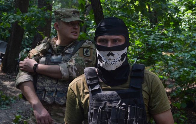 Взорвали БТР в тылу врага: ССО показали видео с поля боя