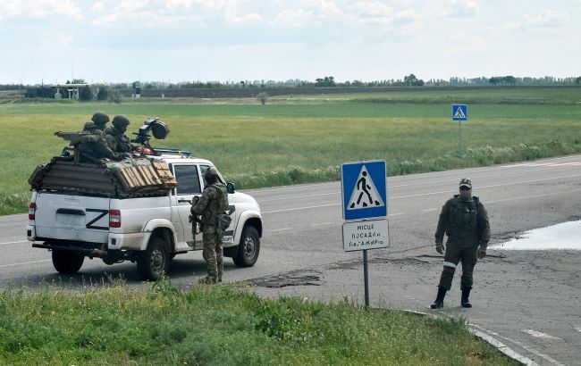 У Херсонській області росіяни змушують жителів будувати оборонні укріплення