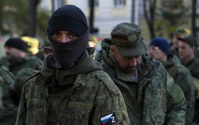 Окупанти здають зброю і тікають з України до Росії: перехоплення ГУР