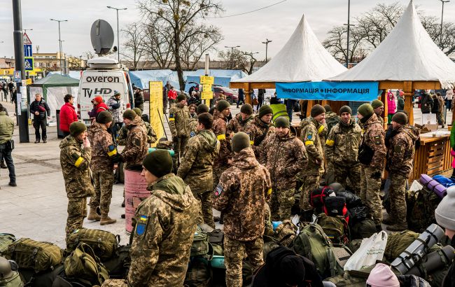 Військовий комісар пояснив, чому повістки вручають на вулиці та блокпостах