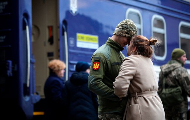 Як полегшити адаптацію рідних після їхнього повернення з фронту: поради Мінреінтеграції