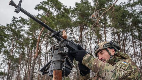 Прильоти балістики та сотні дронів у небі: ЗСУ розкрили деталі нічної атаки росіян