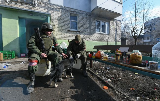 Россияне подселяются к жителям Токмака, которые живут в многоэтажках, - Генштаб