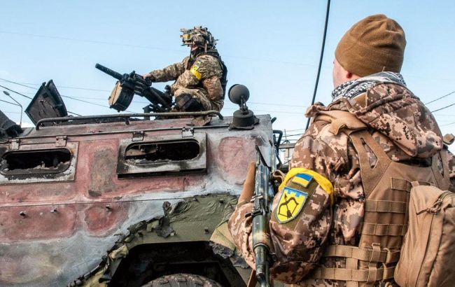 За сутки на Донбассе украинские защитники отбили 10 атак врага, уничтожили 17 артсистем