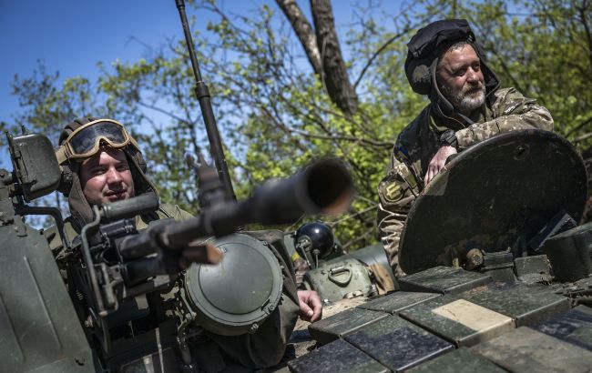 Вертоліт та майже півтисячі окупантів: втрати РФ в Україні за добу